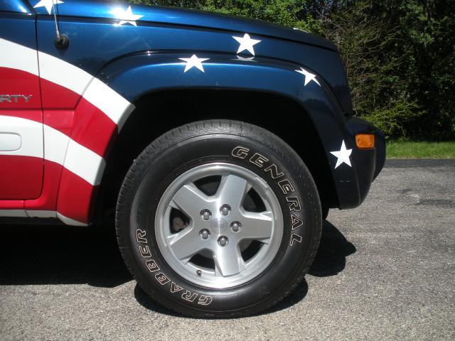 Passenger front fender of Flag Jeep