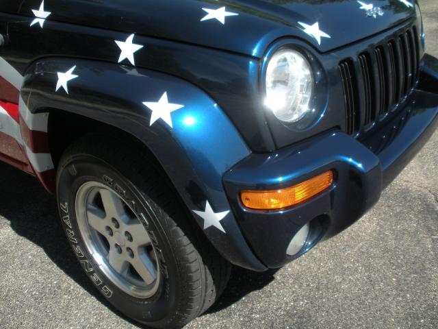 Passenger front fender of Flag Jeep