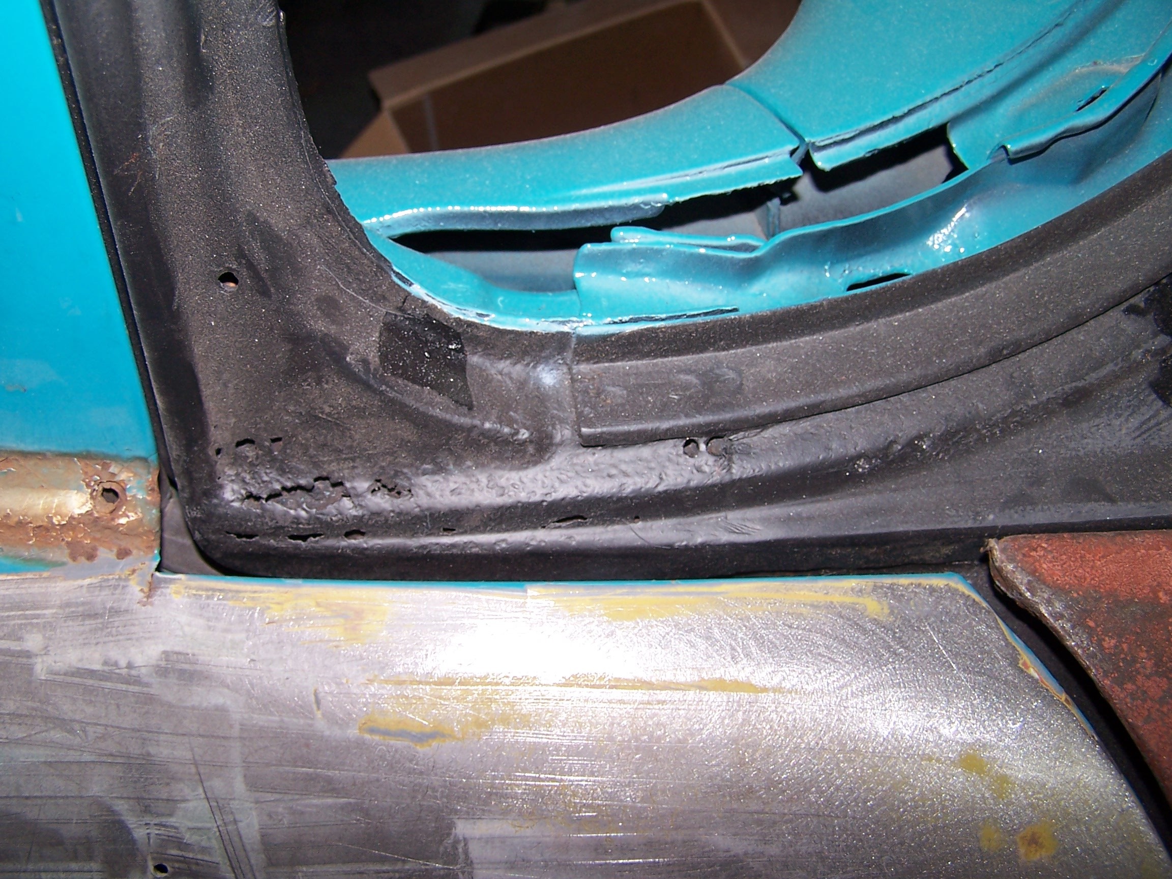 Passenger cowl alignment