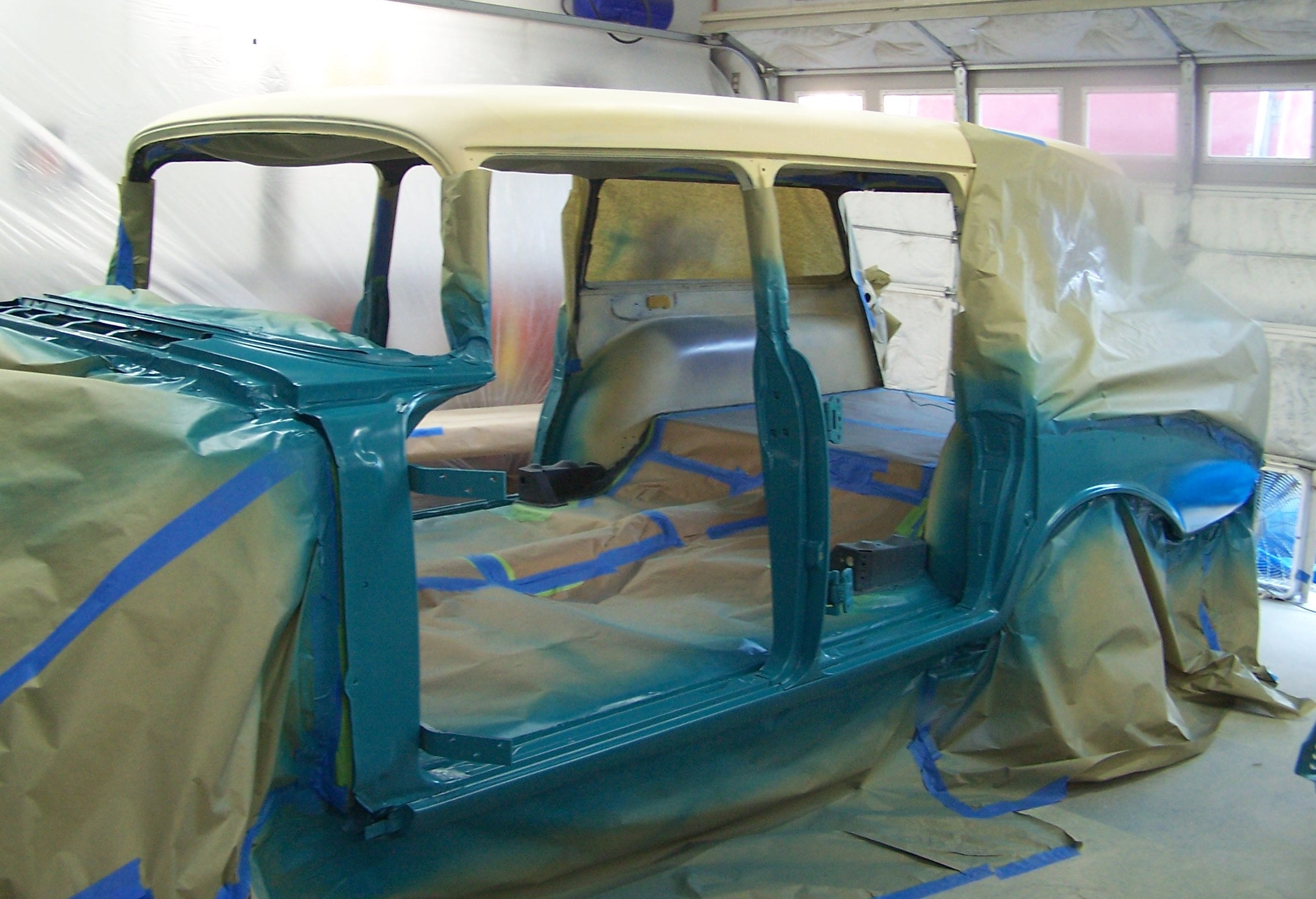 Body in turquoise