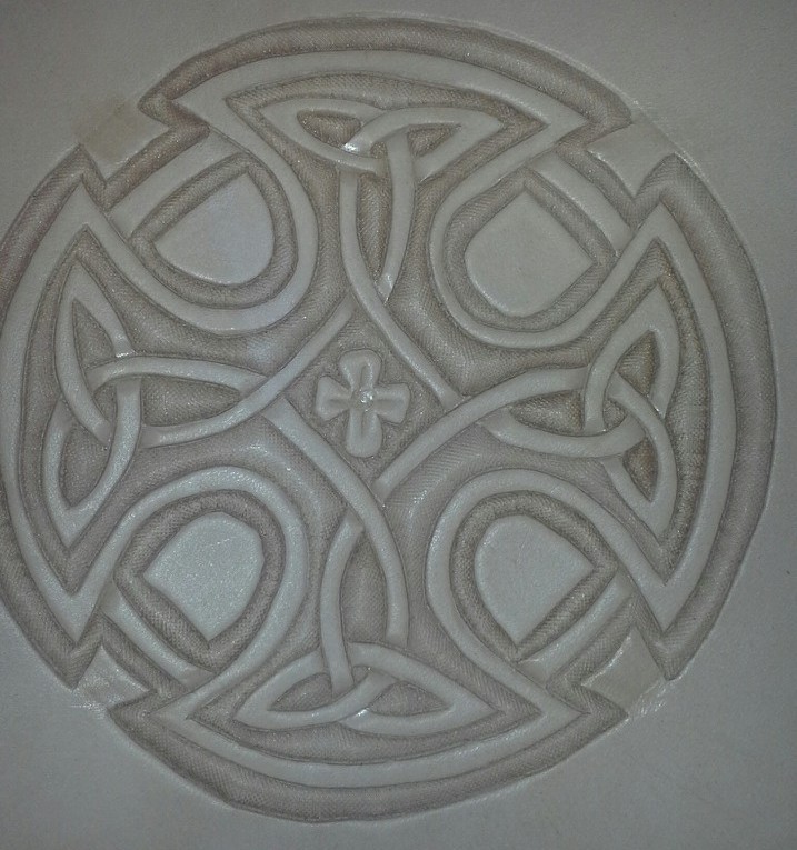Round Celtic Knot Carving