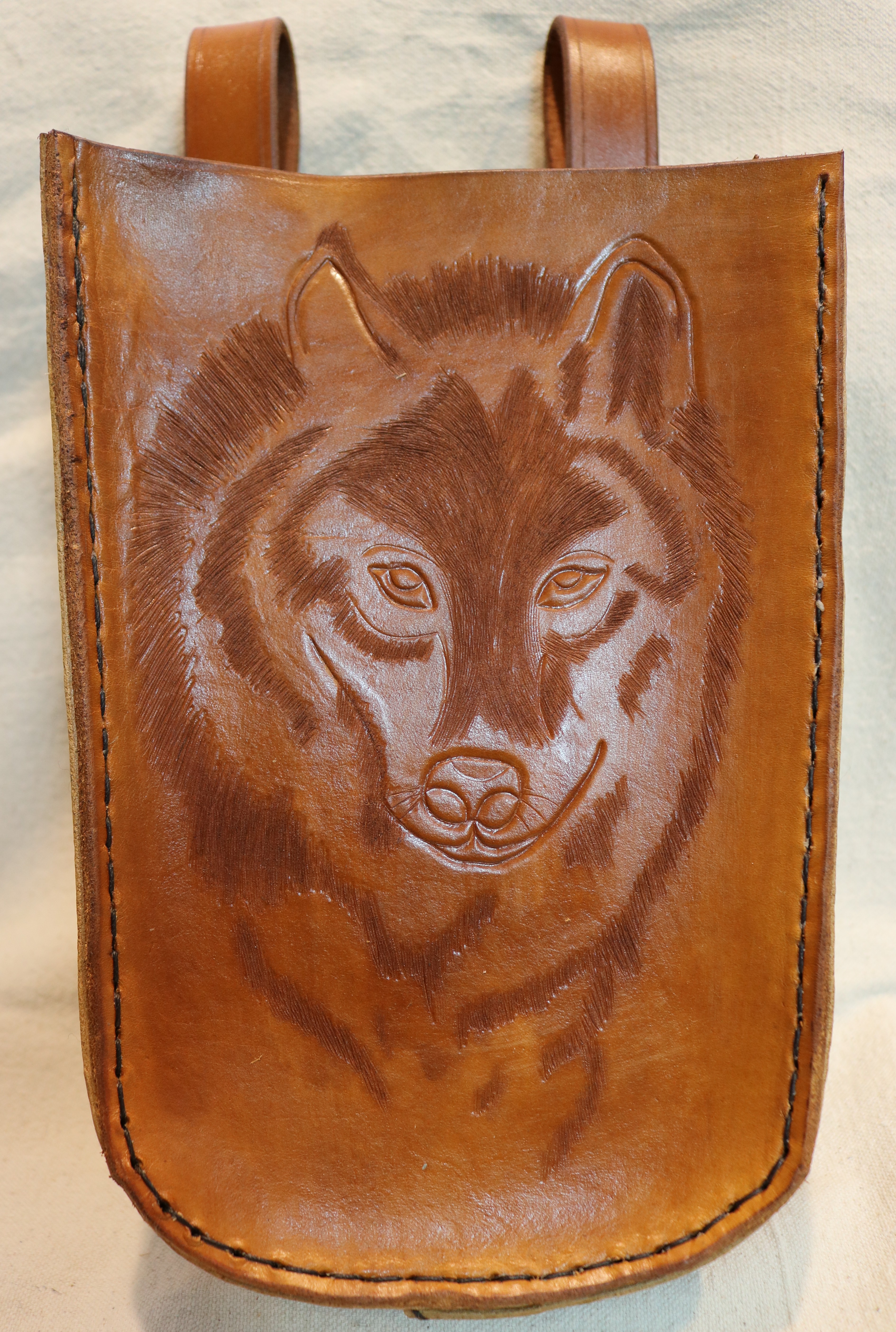 Carved Bolt Quiver with Wolf