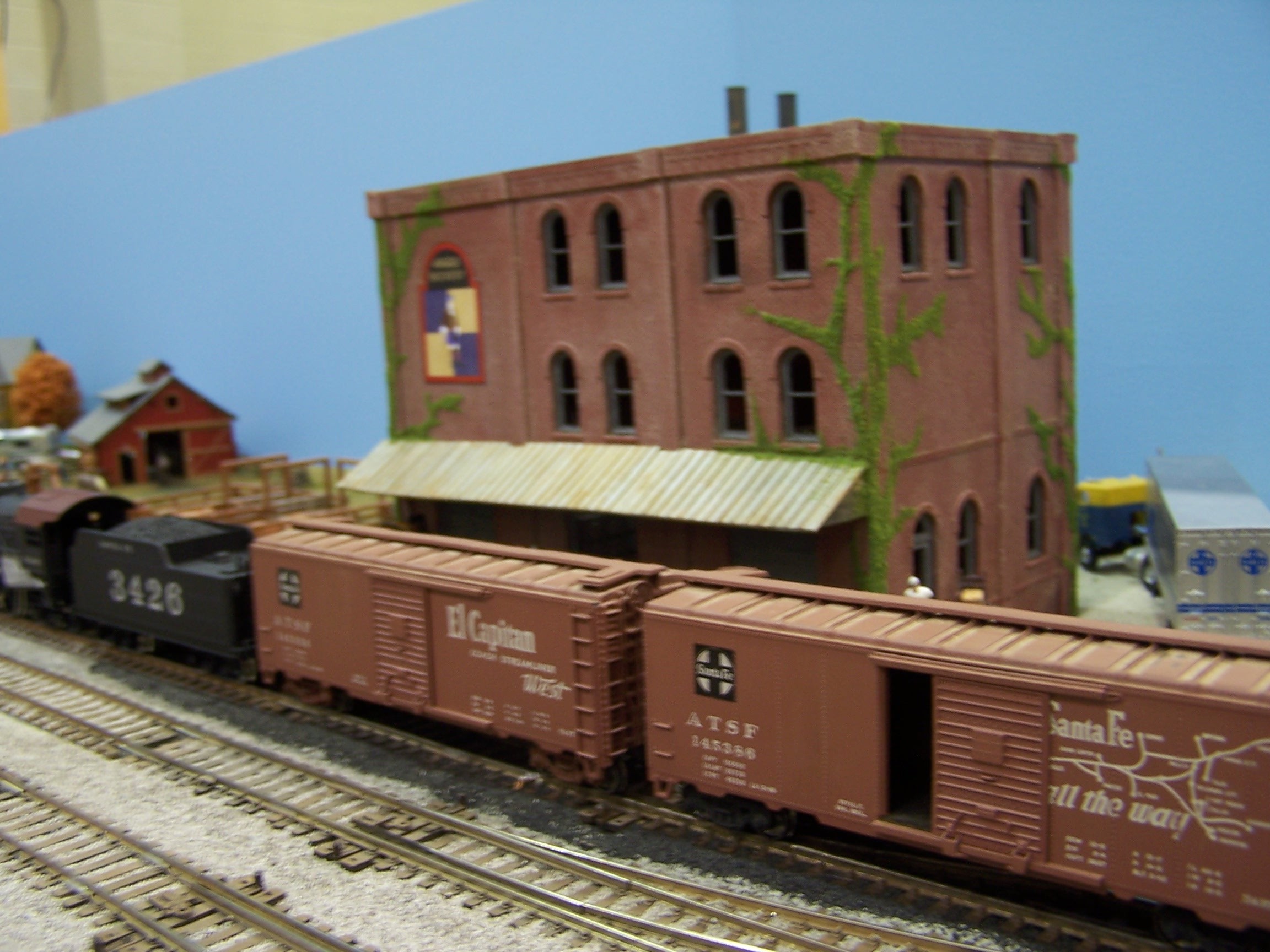 Picture of building with ivy