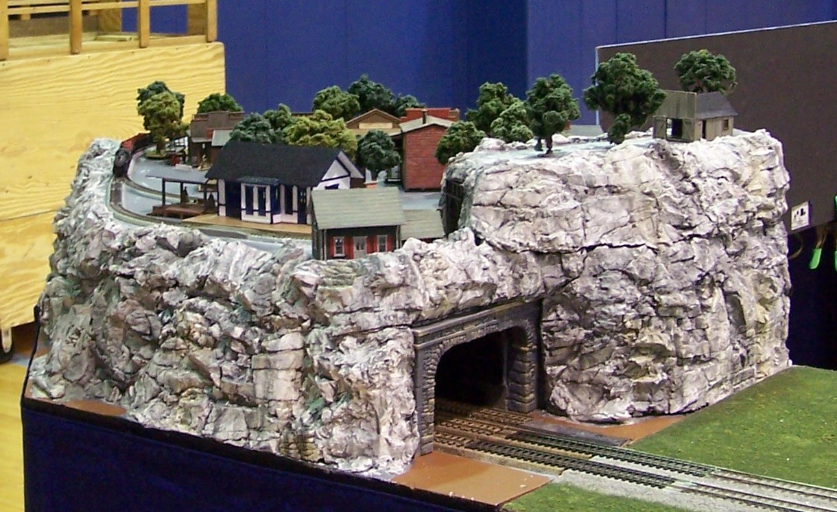 The next show was the next day. The sealant had 
          barely dried in time. Trees and buildings give the scene some life.