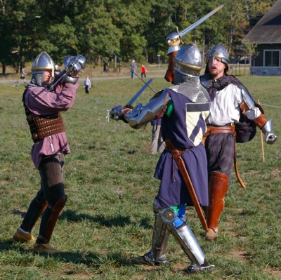 Angus Fraser starts a battle between Squire Matthew and Squire E Bonney.